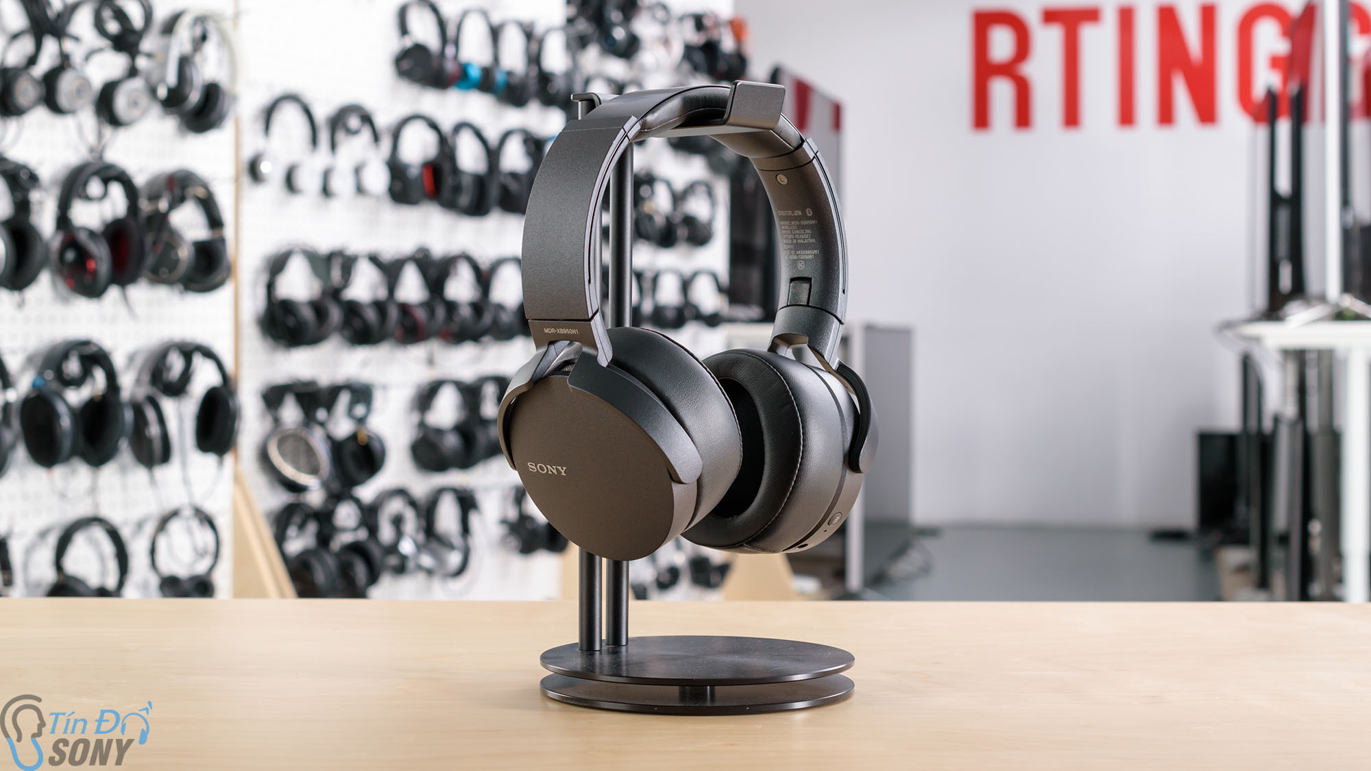 Tai nghe Sony MDR-XB950N1 có thiết kế mạnh mẽ đậm chất Bass.